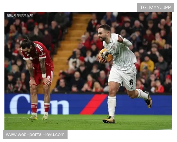 斯洛特谈利物浦防线重组，索博斯洛伊或客串边卫